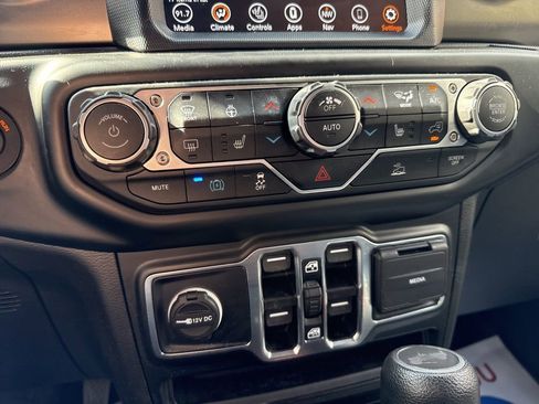 Used 2023 Jeep Wrangler Unlimited w/ Sun & Screen Package image 32