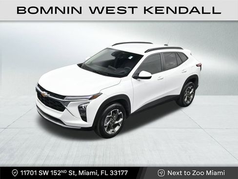 Used 2025 Chevrolet Trax LT image 12