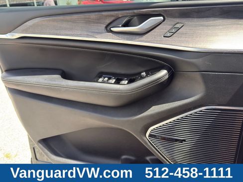 Used 2023 Jeep Grand Cherokee Overland AWD/4WD image 27