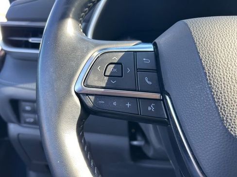 Used 2021 Toyota Highlander XLE AWD/4WD image 39