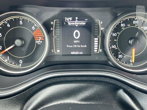 Used 2019 Jeep Cherokee Latitude Plus AWD/4WD image 20