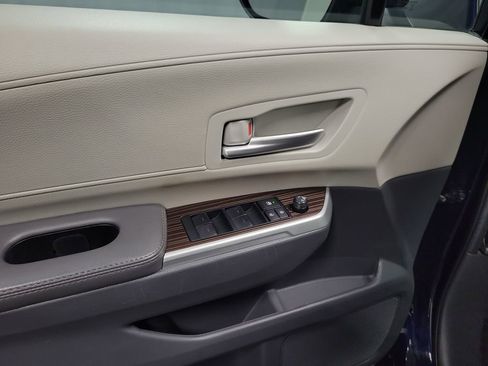 Used 2024 Toyota Sienna XLE AWD/4WD image 12