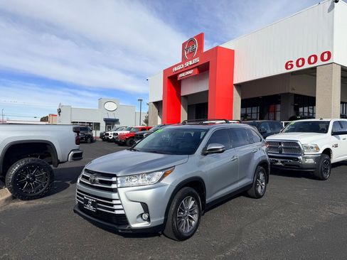 Used 2019 Toyota Highlander XLE image 29