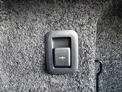 New 2026 Land Rover Range Rover SV AWD/4WD image 34