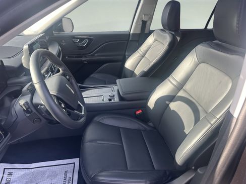 New 2025 Lincoln Aviator AWD w/ Jet Appearance Package image 10