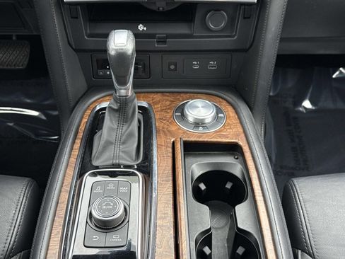 Used 2024 Nissan Armada SL w/ Captain's Chairs Package AWD/4WD image 13