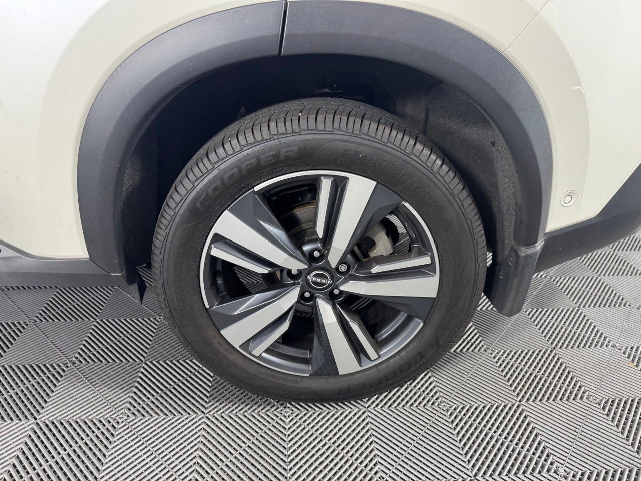 Used 2023 Nissan Rogue SL w/ SL Premium Package AWD/4WD image 39