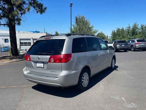 Used 2010 Toyota Sienna LE FWD image 5