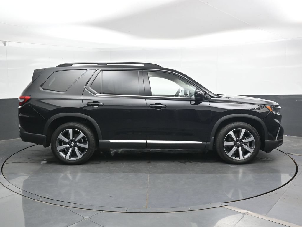 Used 2025 Honda Pilot Touring image 3
