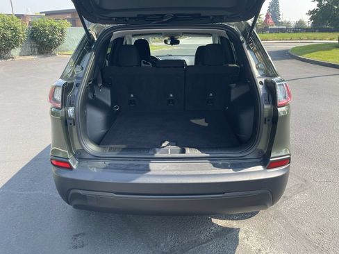 Used 2021 Jeep Cherokee Latitude FWD image 23
