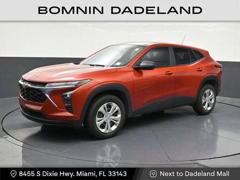 Used 2024 Chevrolet Trax LS FWD image 1