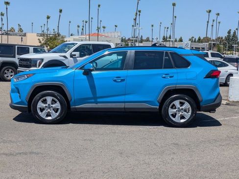 Used 2019 Toyota RAV4 XLE w/ Convenience Package FWD image 9