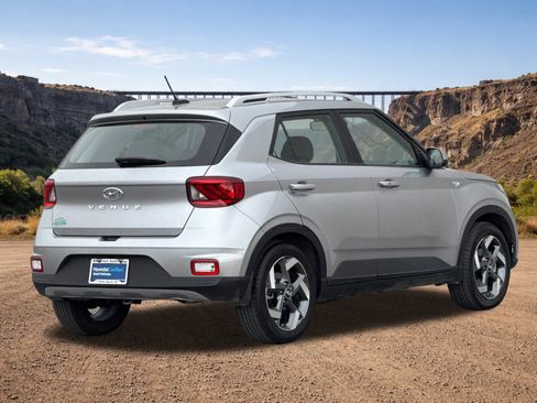 Certified 2024 Hyundai Venue SEL image 3
