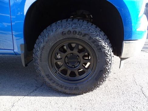 Used 2023 Chevrolet Silverado 1500 LT w/ Leather Package AWD/4WD image 29