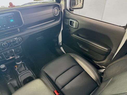 Used 2024 Jeep Wrangler Unlimited Sahara image 24