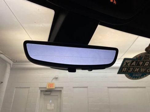 Used 2023 Chevrolet Traverse Premier image 19