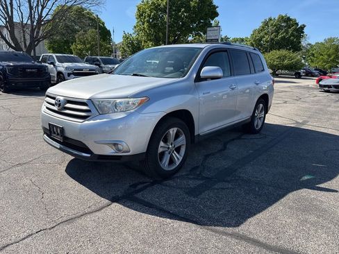 Used 2013 Toyota Highlander Limited AWD/4WD image 2