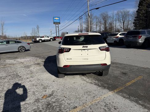 Used 2021 Jeep Compass Latitude image 5