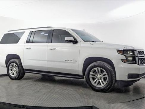 Used 2018 Chevrolet Suburban LS RWD image 11