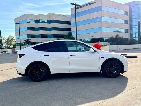 Used 2022 Tesla Model Y Performance AWD/4WD image 10
