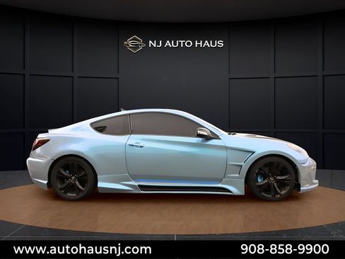 Used 2011 Hyundai Genesis 3.8 RWD image 9