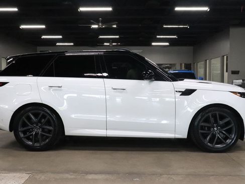 Used 2024 Land Rover Range Rover Sport Dynamic SE AWD/4WD image 6