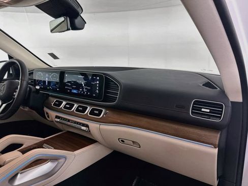 Certified 2023 Mercedes-Benz GLS 450 4MATIC image 31