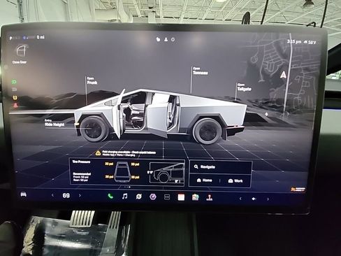 Used 2024 Tesla Cybertruck AWD Crew Cab image 27