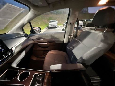 Used 2024 Toyota Sienna XLE image 32