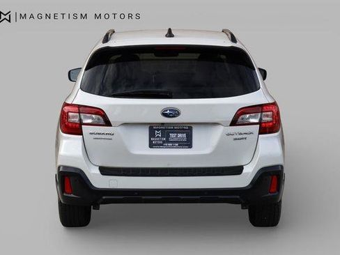 Used 2018 Subaru Outback 3.6R Touring w/ Popular Package #3 AWD/4WD image 8