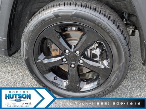 Used 2023 Jeep Grand Cherokee L Laredo image 9