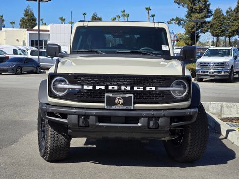 New 2026 Ford Bronco Badlands image 2
