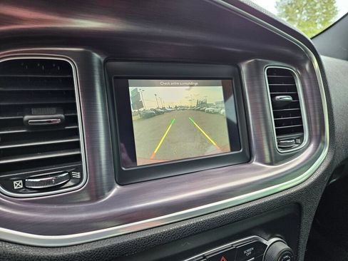 Used 2018 Dodge Charger SXT RWD image 25