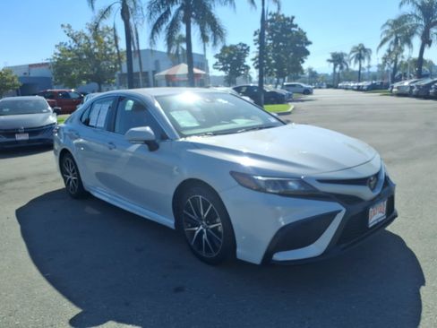Used 2023 Toyota Camry SE FWD image 4