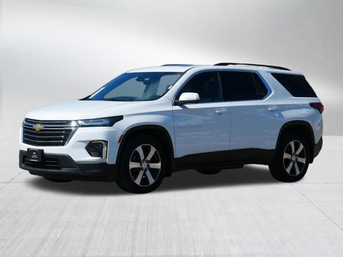Used 2023 Chevrolet Traverse LT w/ LT Premium Package AWD/4WD image 2