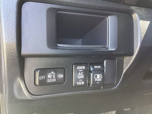 Used 2017 Toyota Tacoma TRD Off-Road AWD/4WD image 24
