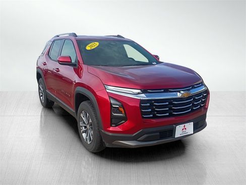 Used 2025 Chevrolet Equinox LT w/ Convenience Package II image 3
