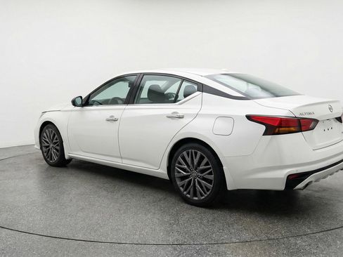 Used 2025 Nissan Altima 2.5 SV image 5