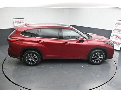 Used 2021 Toyota Highlander XLE image 34