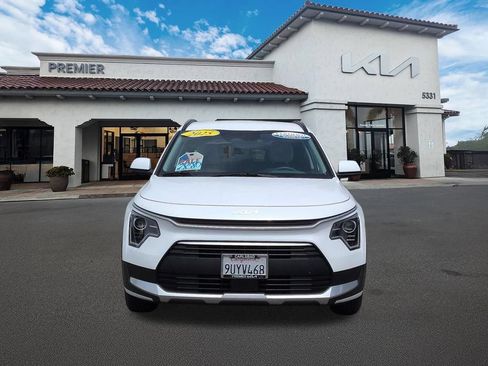 Used 2025 Kia Niro EX FWD image 3