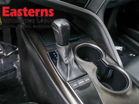 Used 2022 Toyota Camry SE image 13