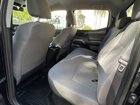 Used 2018 Toyota Tacoma SR5 RWD image 37