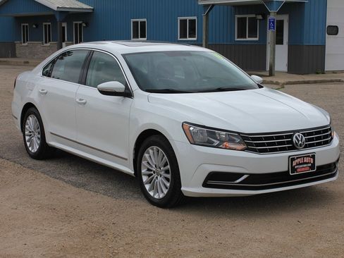 Used 2016 Volkswagen Passat 1.8T image 4