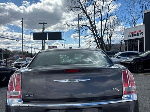 Used 2014 Chrysler 300 C image 5