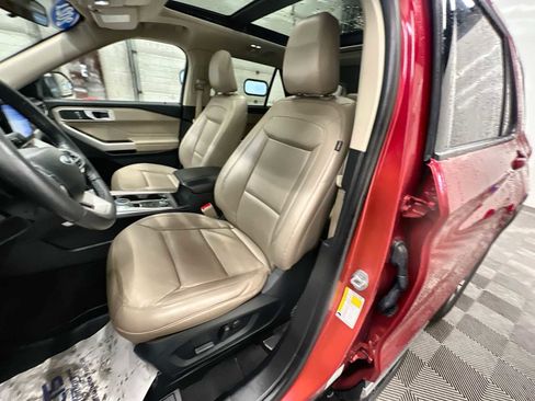 Used 2021 Ford Explorer XLT w/ Equipment Group 202A image 13