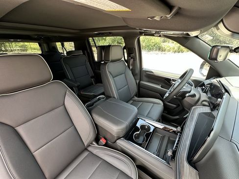 New 2026 Chevrolet Suburban Premier image 10