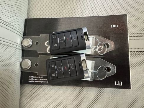 Used 2011 Cadillac SRX Luxury image 26