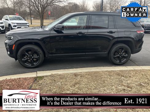 Used 2023 Jeep Grand Cherokee Limited w/ Black Appearance Package image 17
