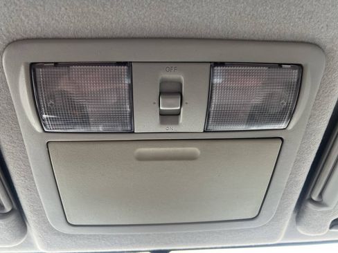 Used 2010 Nissan Frontier SE AWD/4WD image 24