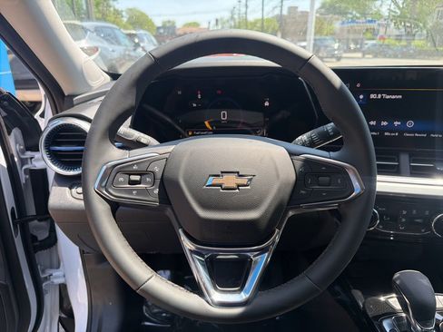 New 2026 Chevrolet Trax LT w/ LT Convenience Package FWD image 11